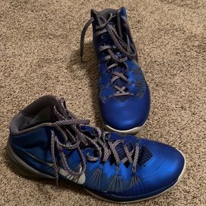 Mens nike hyperdunk basketball shoes. Blue and grey. Lightly worn